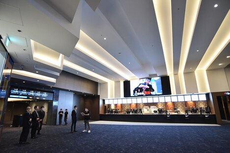 TOHOシネマズ 池袋のロビー。