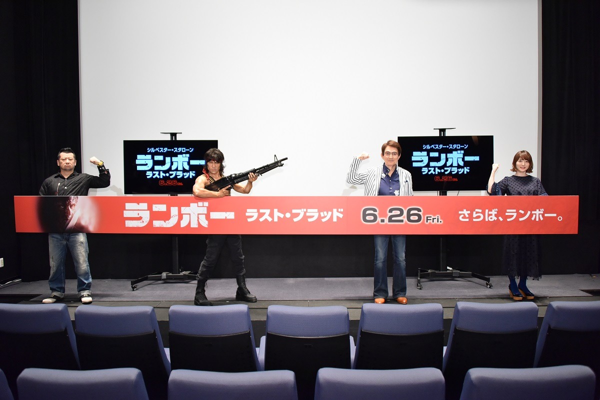 左からケンドーコバヤシ、武田真治、ささきいさお、花澤香菜。