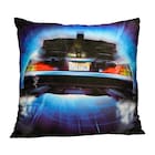 デロリアンのクッションやマーティの服柄エプロンなど、「BTTF」グッズ発売