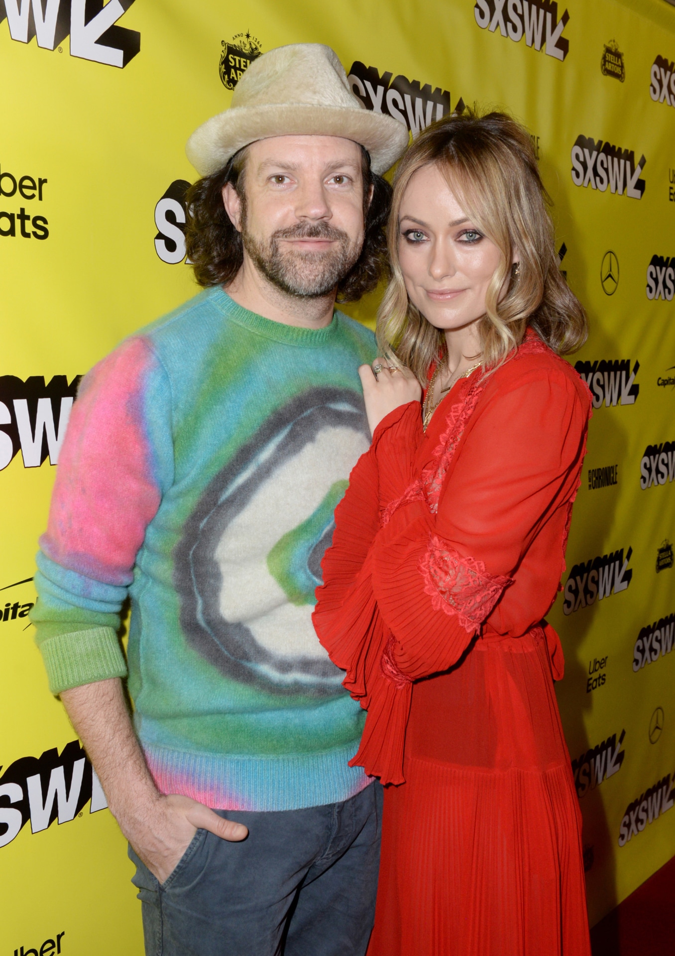 左からジェイソン・サダイキス、オリヴィア・ワイルド。