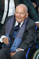 2019年4月、「トールキン 旅のはじまり」のロンドンプレミアに参加したイアン・ホルム。（写真提供：Keith Mayhew / SOPA Images / Sipa / Newscom / ゼータ イメージ）