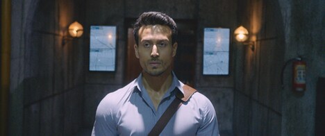 「WAR ウォー!!」新場面写真