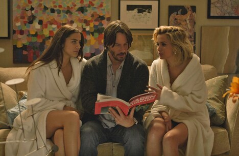 「ノック・ノック」 (c)2014 Camp Grey Productions LLC