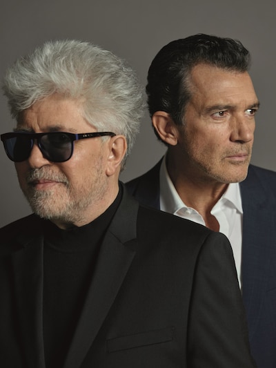 左からペドロ・アルモドバル、アントニオ・バンデラス。