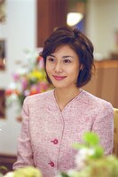 松嶋菜々子演じる神野桜子。