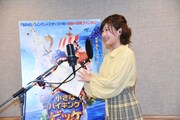 取材陣の前でビッケに声を当てる伊藤沙莉。