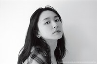「YUI ARAGAKI NYLON JAPAN ARCHIVE BOOK 2010-2019 PHOTO EXHIBITION」より。