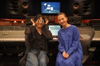 左からCocco、清原果耶。