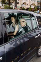 2010年5月、カンヌ国際映画祭でのウディ・アレン（右）。隣は妻のスン＝イー・プレヴィン。（写真提供：URMAN LIONEL / SIPA / Newscom / ゼータ イメージ）