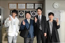 左から綾野剛、吉田ウーロン太、大倉孝二、星野源。