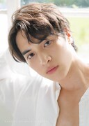 一ノ瀬颯ファースト写真集「颯」書影 （撮影：宮坂浩見 / ワニブックス刊）