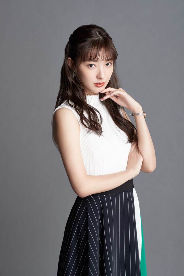 宮本茉由演じる柳沙羅。