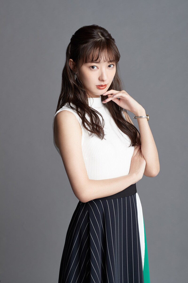 宮本茉由演じる柳沙羅。