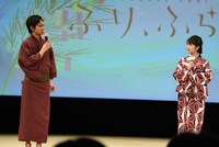 左から北村匠海、浜辺美波。