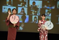左から北村匠海、浜辺美波。