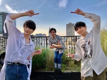 左から吉野北人、満島真之介、松丸亮吾。