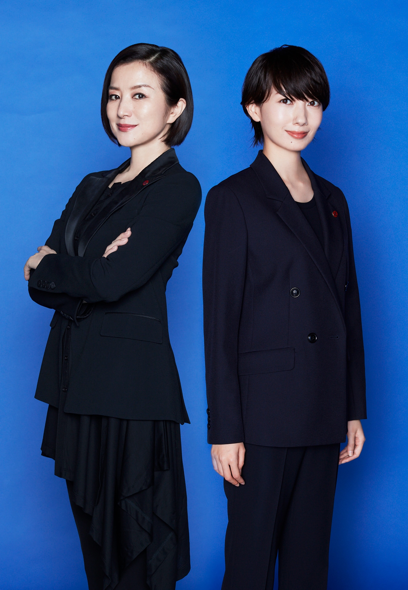 左より鈴木京香、波瑠。