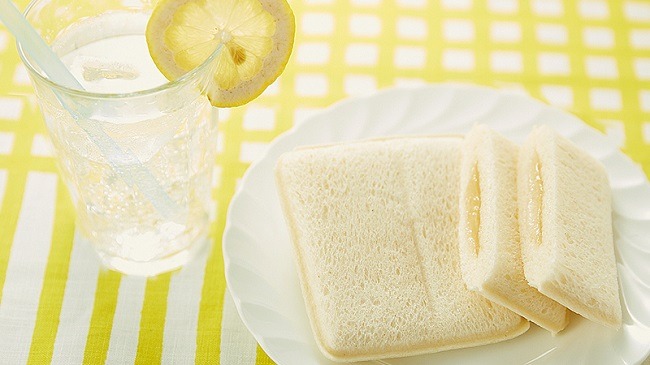 「ランチパック サテンのレモンスカッシュ味」（税抜100円）