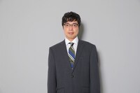 小松利昌演じる鹿島達夫。