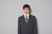 小松利昌演じる鹿島達夫。