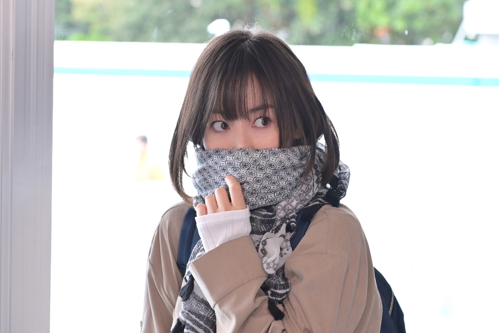 黒川智花演じる謎の女。