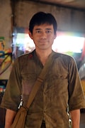 博多華丸演じる三平三平(ひげなし)。