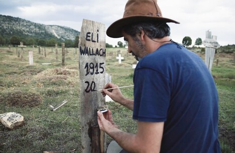 「サッドヒルを掘り返せ」 (c)Zapruder Pictures 2017