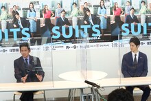 「SUITS／スーツ2」取材会の様子。左から織田裕二、中島裕翔。