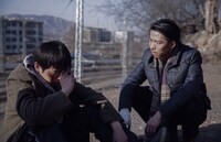 「象は静かに座っている」