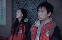 「象は静かに座っている」