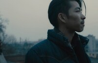 「象は静かに座っている」