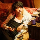 成田凌がくわえタバコ、大倉忠義との共演作「窮鼠はチーズの夢を見る」新カット到着