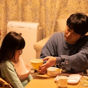 山田孝之が子育て、うたた寝シーンも収めた「ステップ」新映像