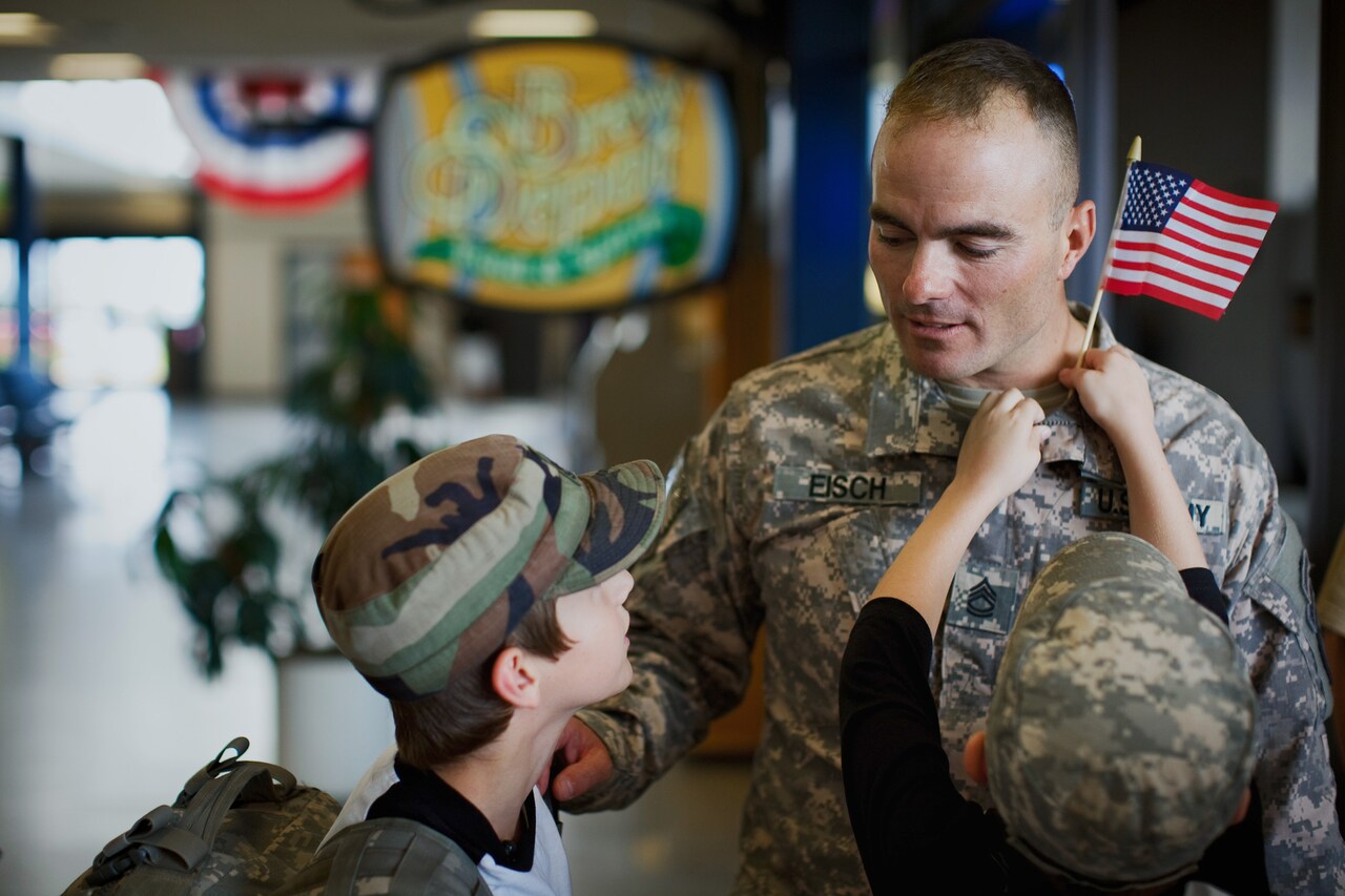 アフガニスタンで重傷負った父とその息子たちのドキュメンタリー、Netflixで配信