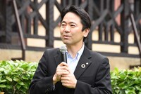鎌倉市長の松尾崇。