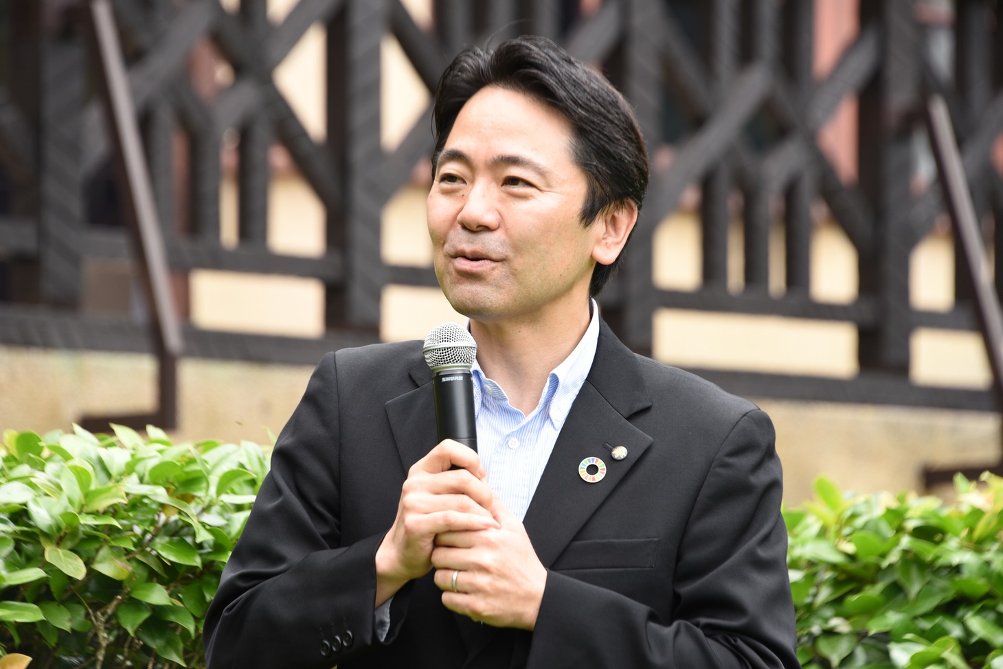 鎌倉市長の松尾崇。
