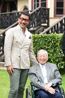 鎌倉ロケーションサービス設立記者会見の様子。左から中井貴一、山内静夫。