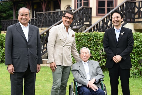 鎌倉ロケーションサービス設立記者会見の様子。左から大森道明、中井貴一、山内静夫、松尾崇。