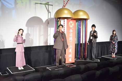 「今日から俺は!!劇場版」初日舞台挨拶の様子。左から清野菜名、賀来賢人、伊藤健太郎、橋本環奈。