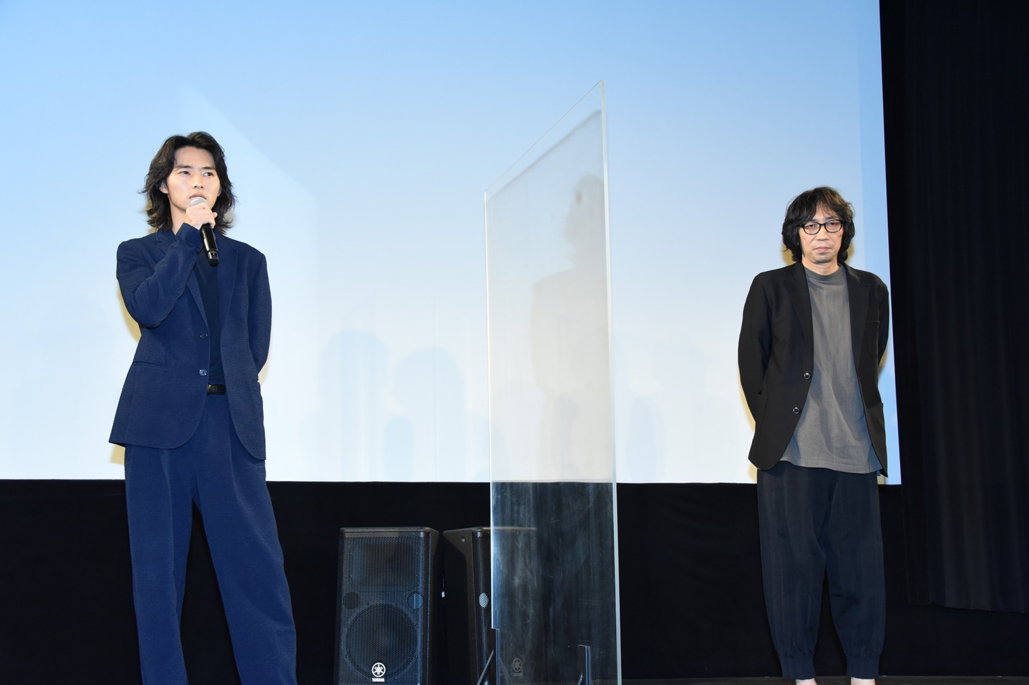 左から山崎賢人、行定勲。