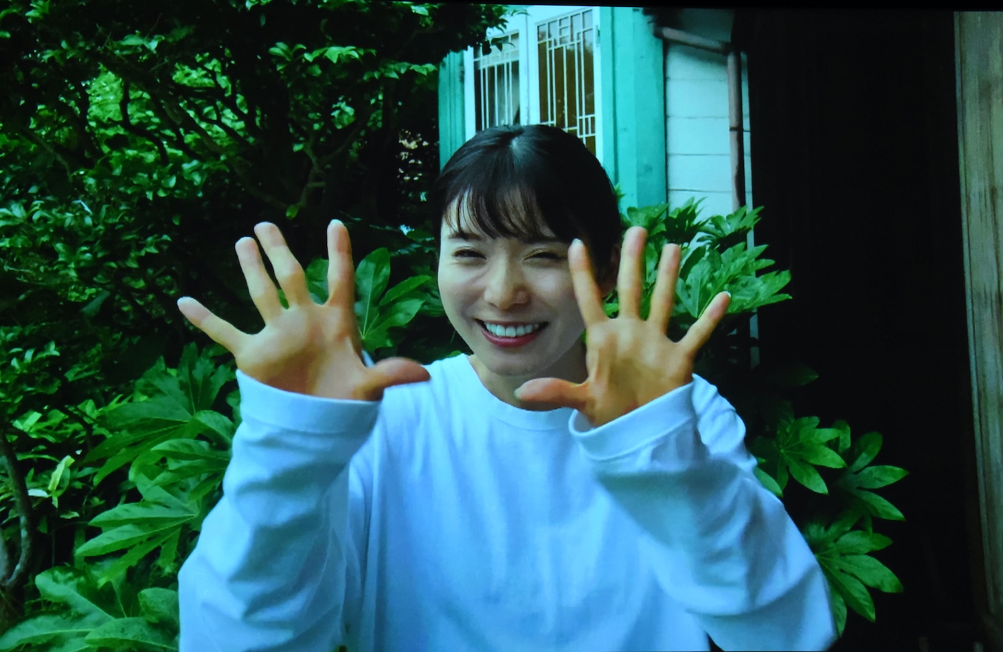 松岡茉優によるビデオメッセージ。