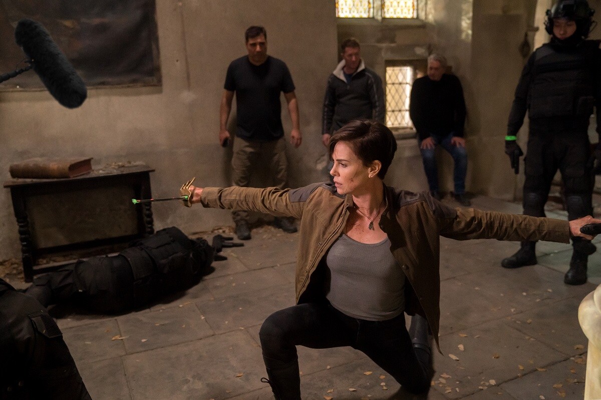 シャーリーズ・セロンが世界中の武術に挑戦、「オールド・ガード」特別映像