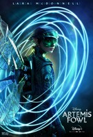 ララ・マクドネル演じるホリー・ショート大尉。