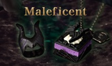 左：マレフィセント / ツノリング（13号・税込1万4300円）。右：マレフィセント / エヴィルマジックプチケーキ ネックレス（税込1万1000円）、バッグチャーム（税込9900円）。