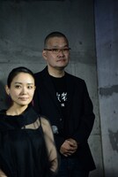 中田秀夫（奥）