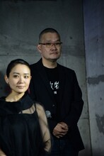 中田秀夫（奥）