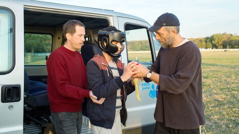 「スペシャルズ！ ～政府が潰そうとした自閉症ケア施設を守った男たちの実話～」新場面写真