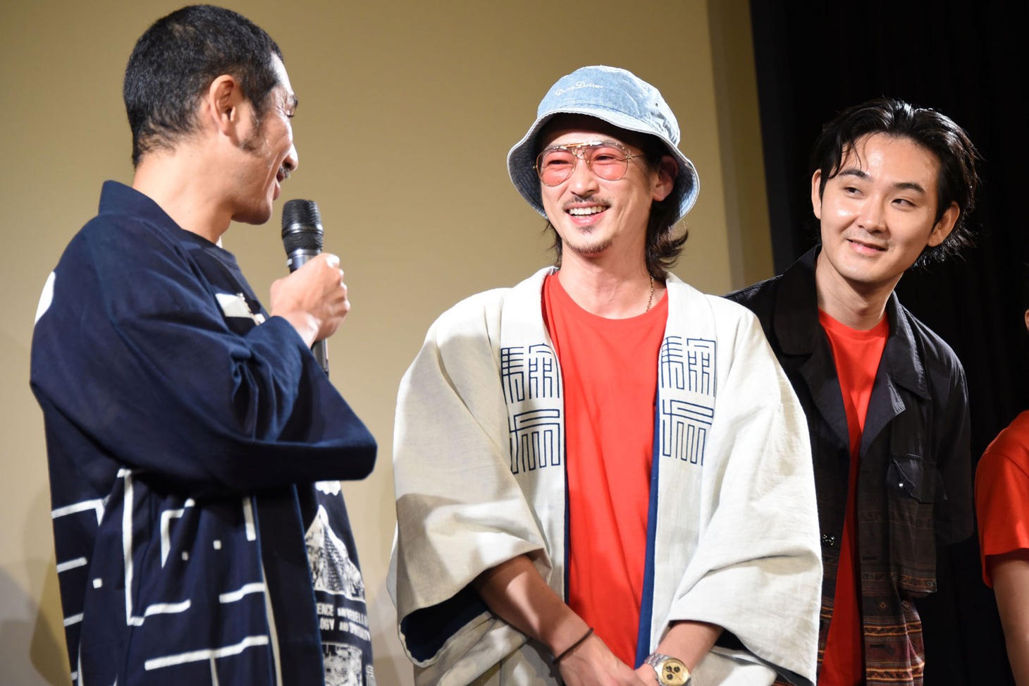 左から渋川清彦、窪塚洋介、松田龍平。