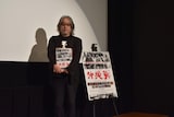 「ドキュメンタリー沖縄戦 知られざる悲しみの記憶」初日舞台挨拶に登壇した太田隆文。