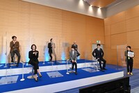 オジンオズボーンの篠宮暁（右）によるクイズコーナーの様子。